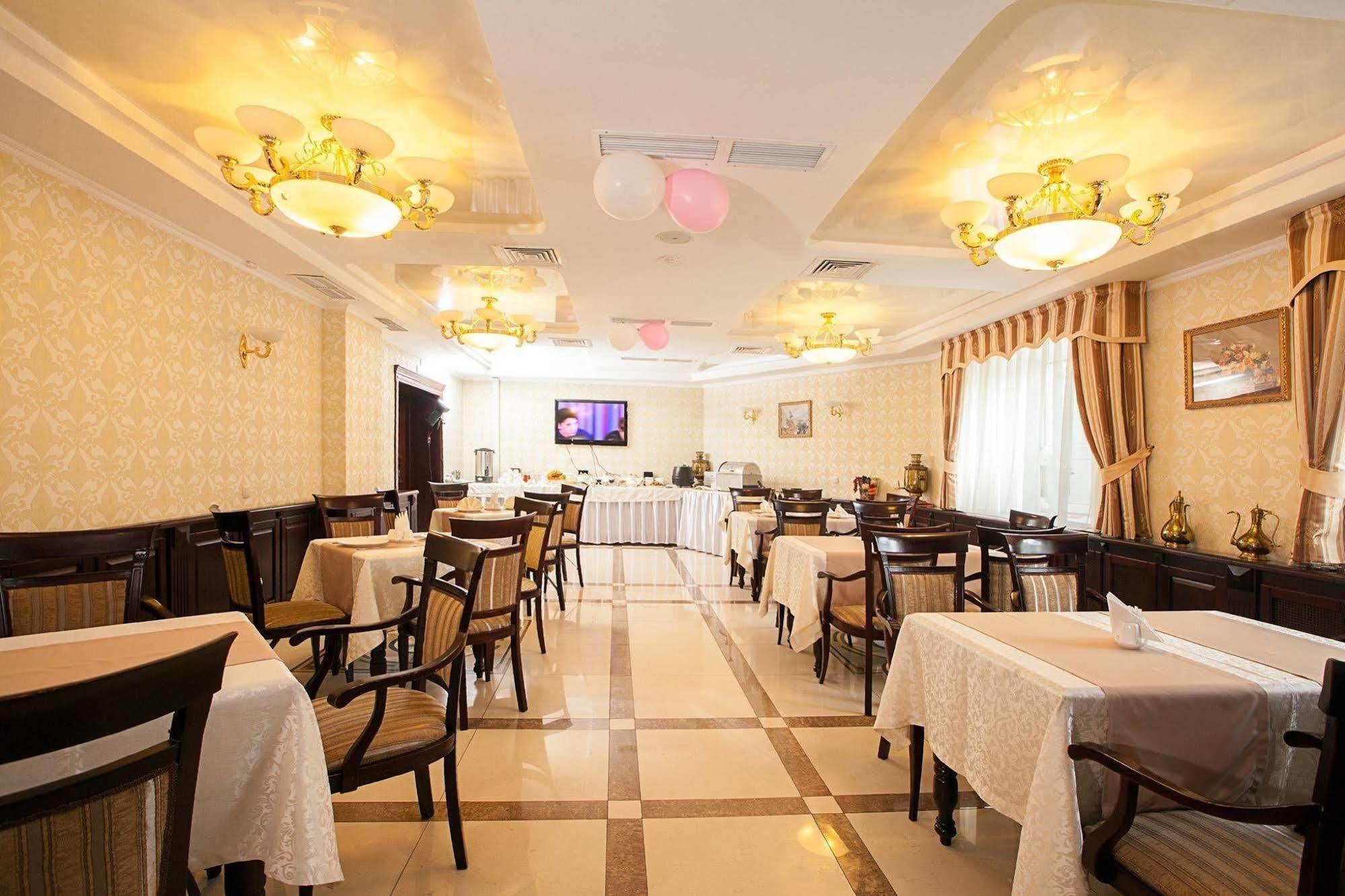 因佩里昂酒店 Onís 外观 照片